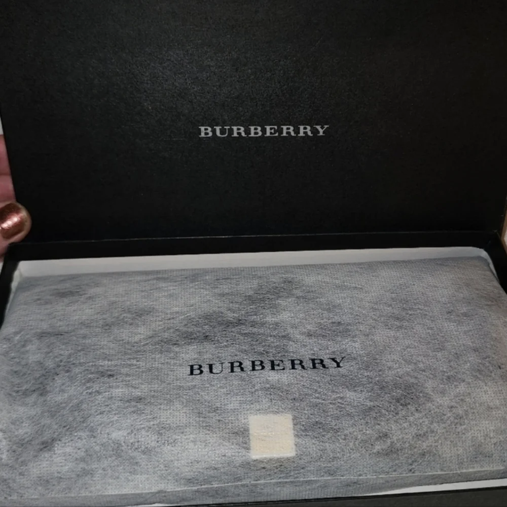 BURBERRY Continental Leather Wallet with Box & Dust Bag EUC - Picture 6 of 10